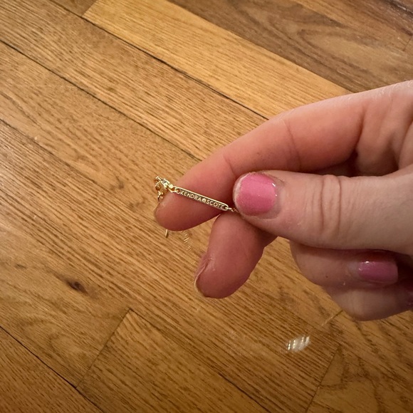 Kendra Scott Ari Heart Gold Pendant Necklace in Light Pink - Picture 3 of 8